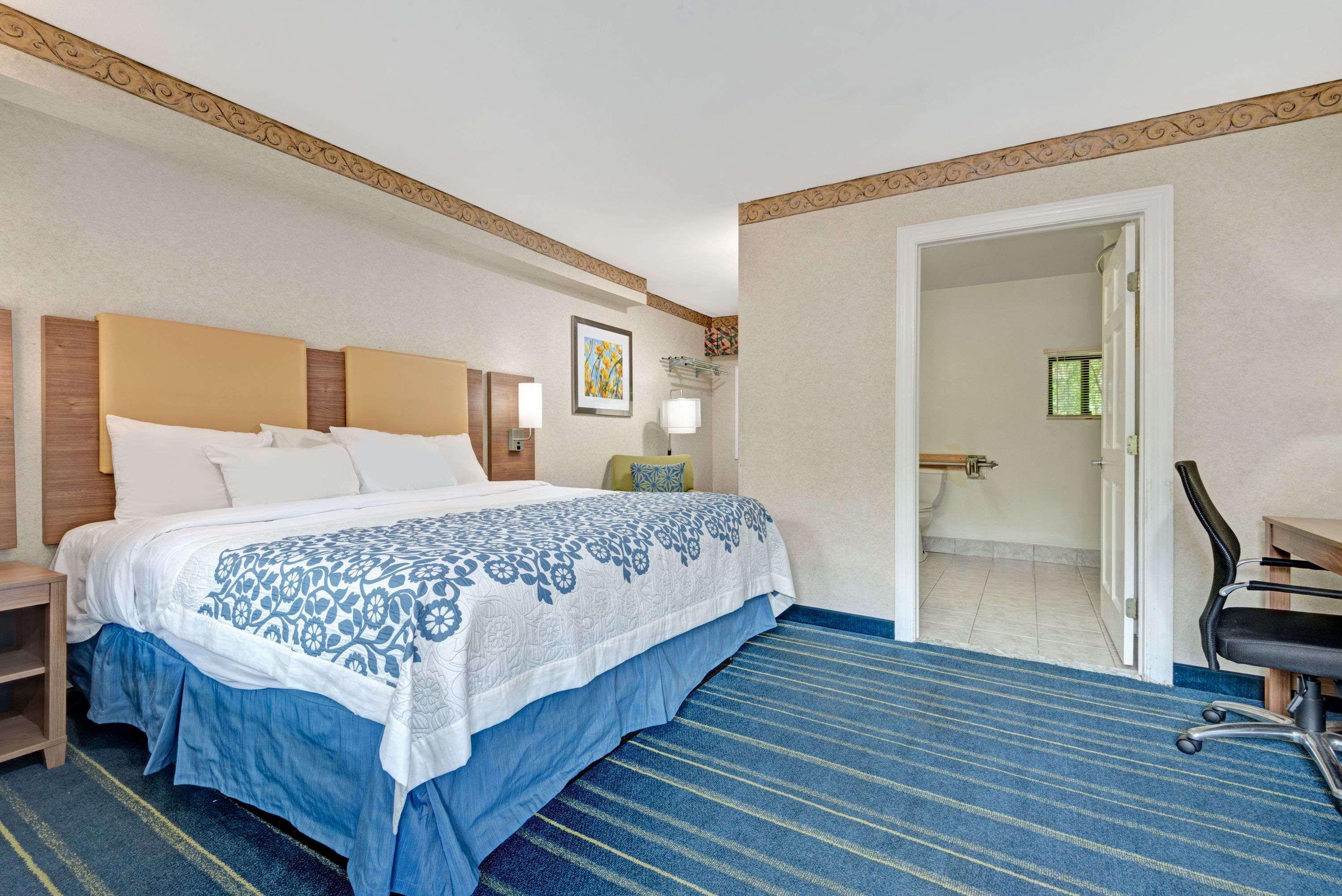 Days Inn By Wyndham Ridgefield Exteriör bild